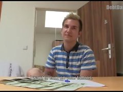 dinero  sexo mamada jovencito efectivo aficionado europeo joven euro homosexual 