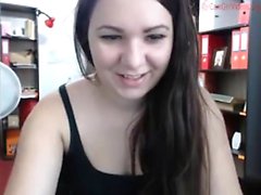 amateur brunette solo strip-tease webcam 