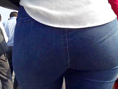 jeans latina milf 