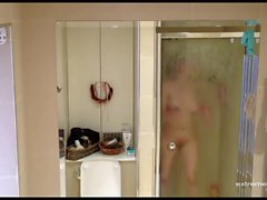 amateur voyeur spy spying stepmom 