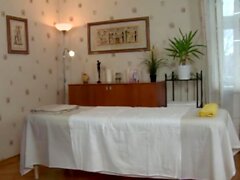 brunetta tastare massaggio russo 