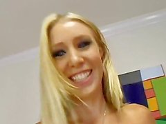 allison pierce les petites - tits blond 