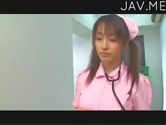 asiatico grandi tette medico 